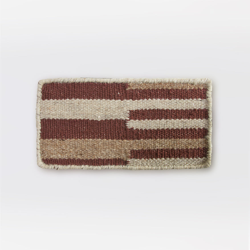 ÉCHANTILLON TAPIS RAVI BORDEAUX, BLANC ET BEIGE - 12x25 cm